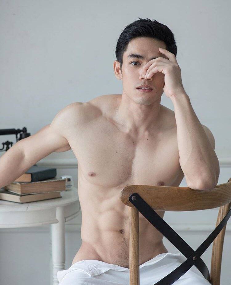 ถอดโชว์คนที่ชอบ