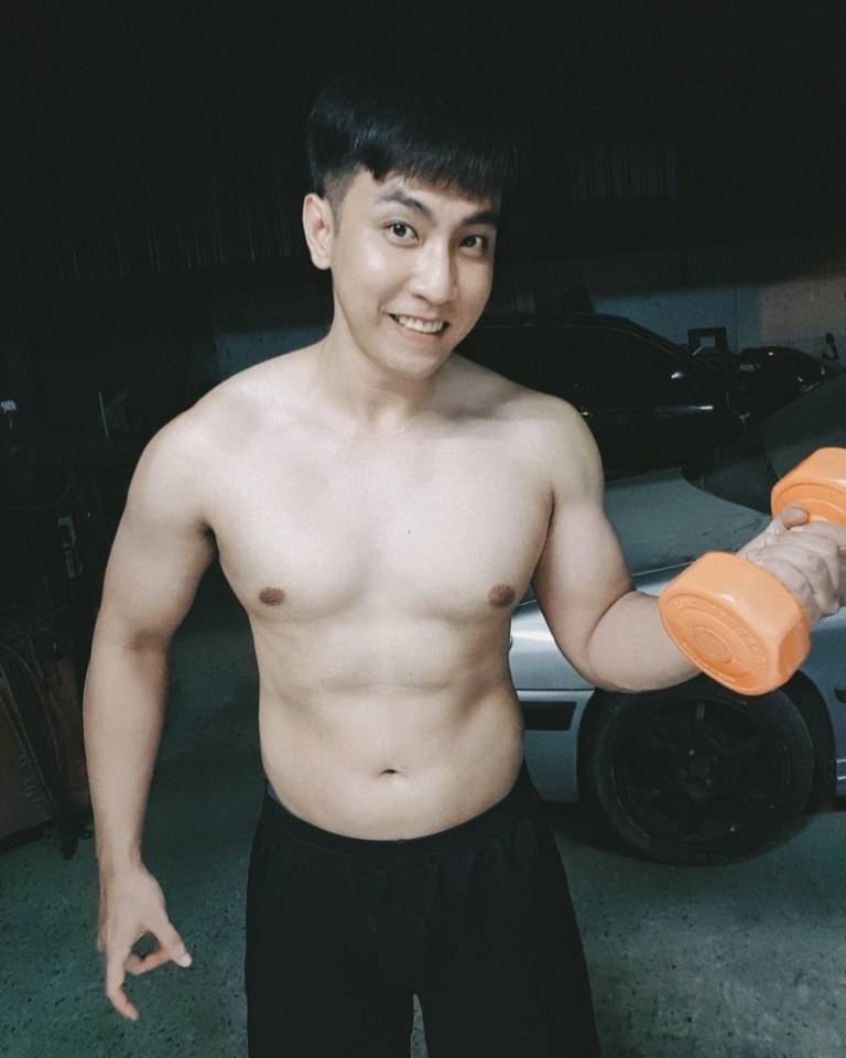 ถอดโชว์คนที่ชอบ