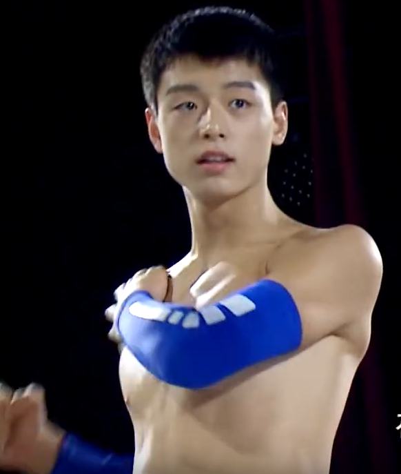 นักมวยปล้ำหนุ่มน้อย
