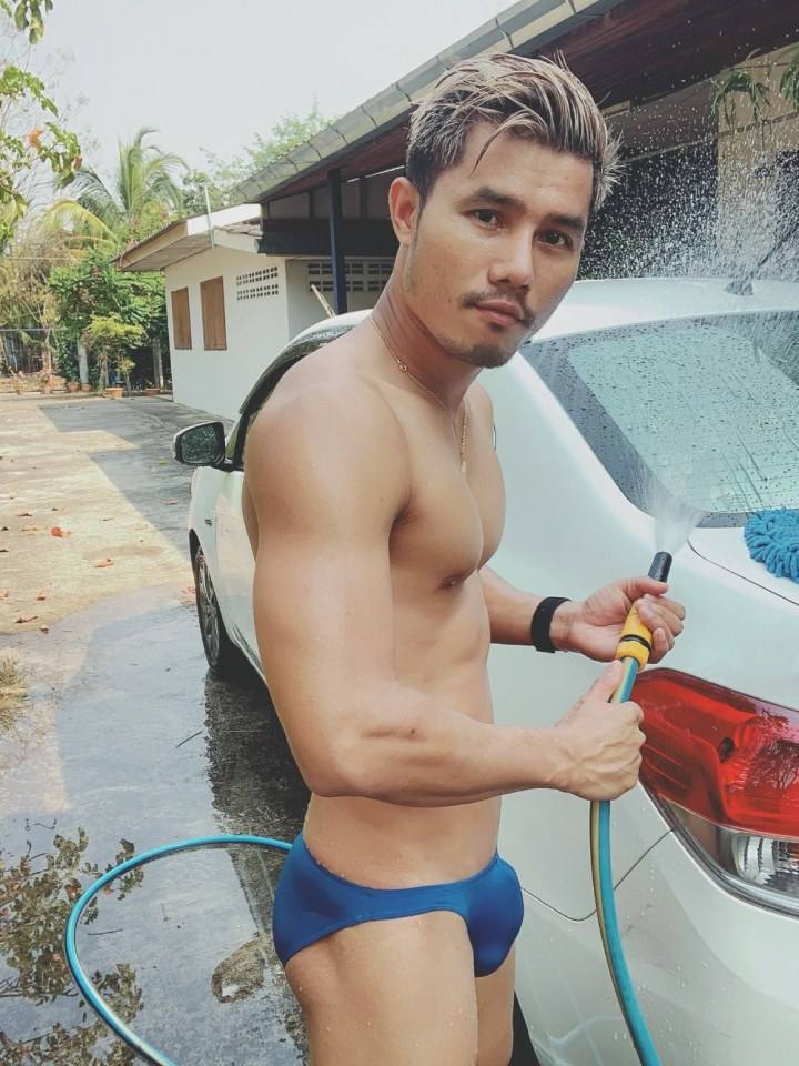 ดูหน้าท้องเขาซิ