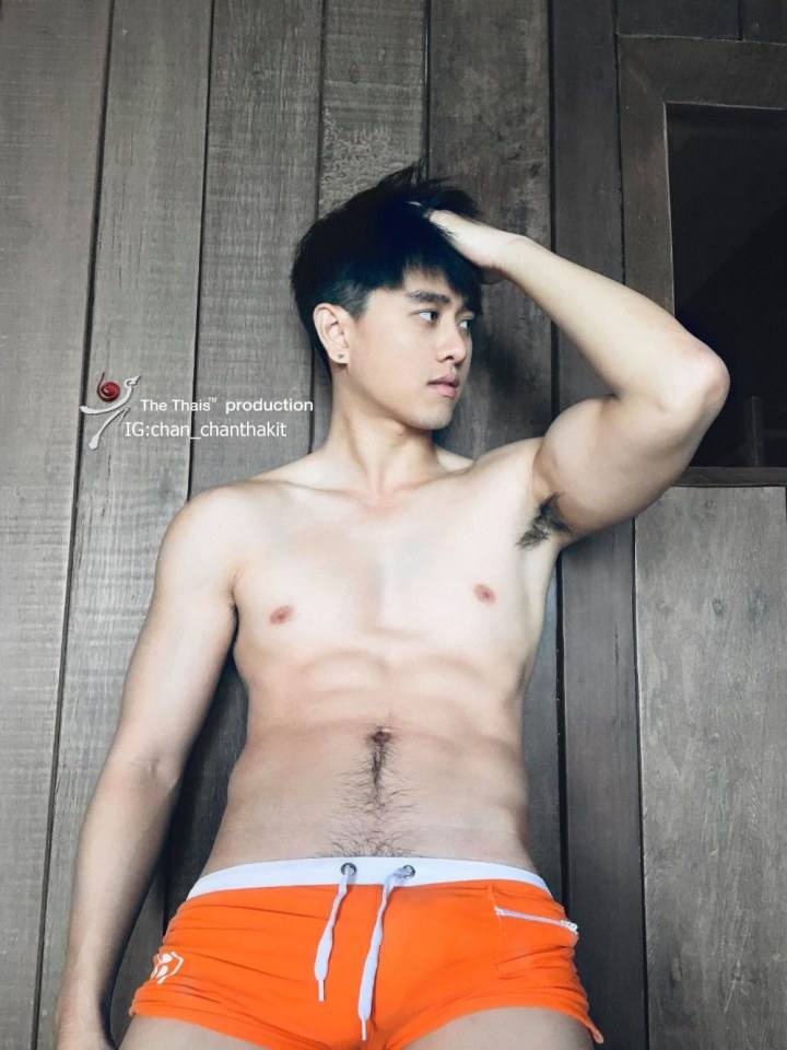 ดูหน้าท้องเขาซิ