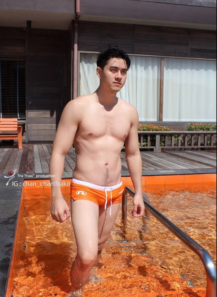 ดูหน้าท้องเขาซิ