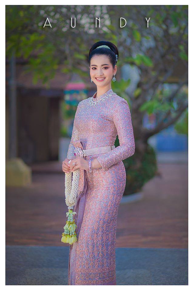 ชุดไทยบรมพิมาน Thai wedding dress, Thailand