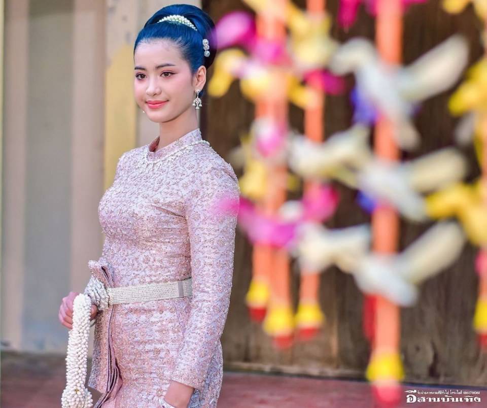 ชุดไทยบรมพิมาน Thai wedding dress, Thailand