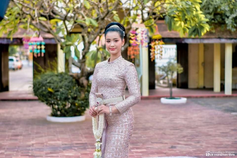 ชุดไทยบรมพิมาน Thai wedding dress, Thailand