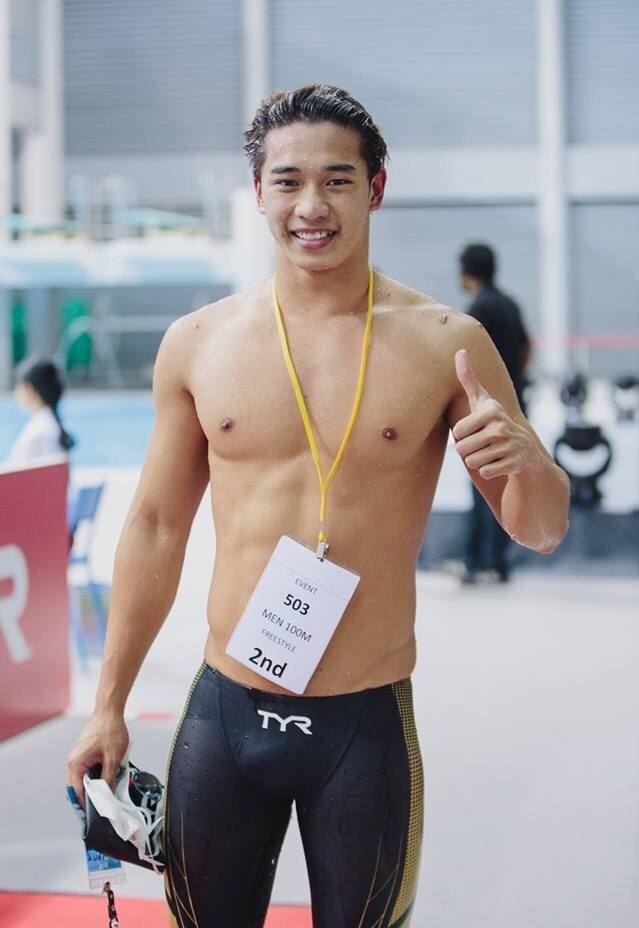 ติดขอบสระ