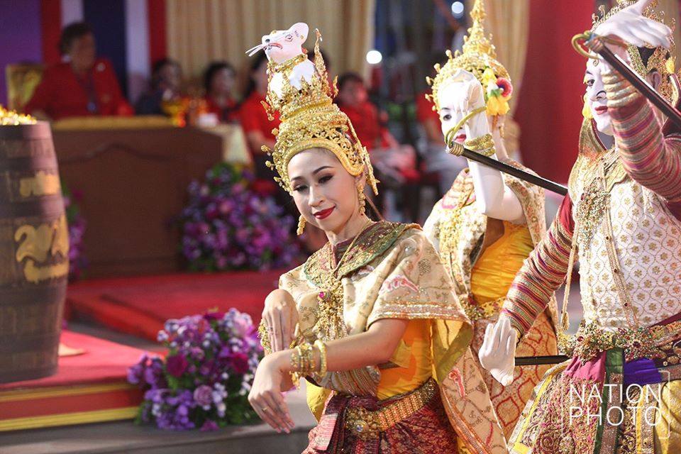 "Thai Human Puppet Performance" หุ่นกระบอกมนุษย์