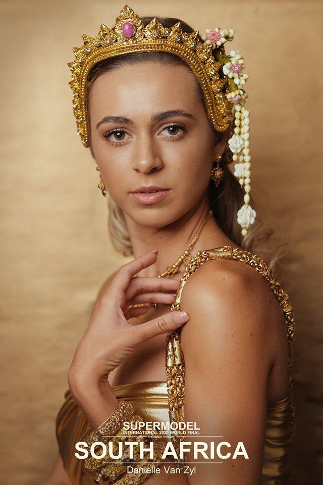 2020 Supermodel International in Thai element.