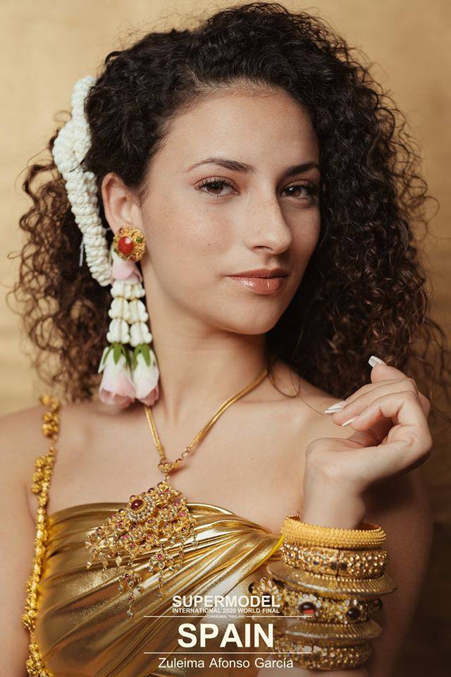 2020 Supermodel International in Thai element.