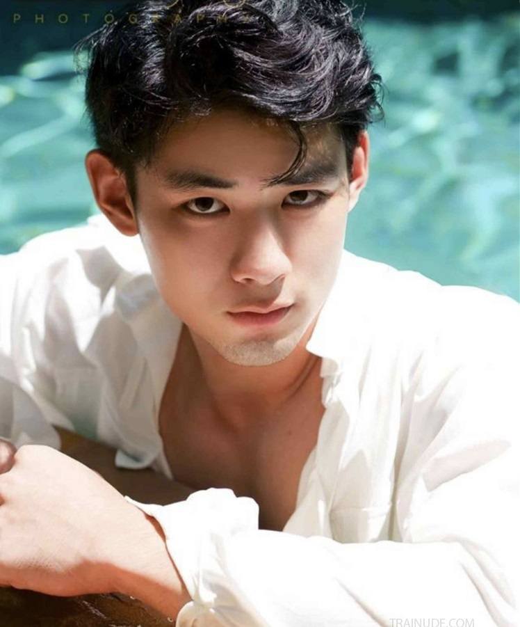หนุ่มหล่อขึ้นปก 527.2
