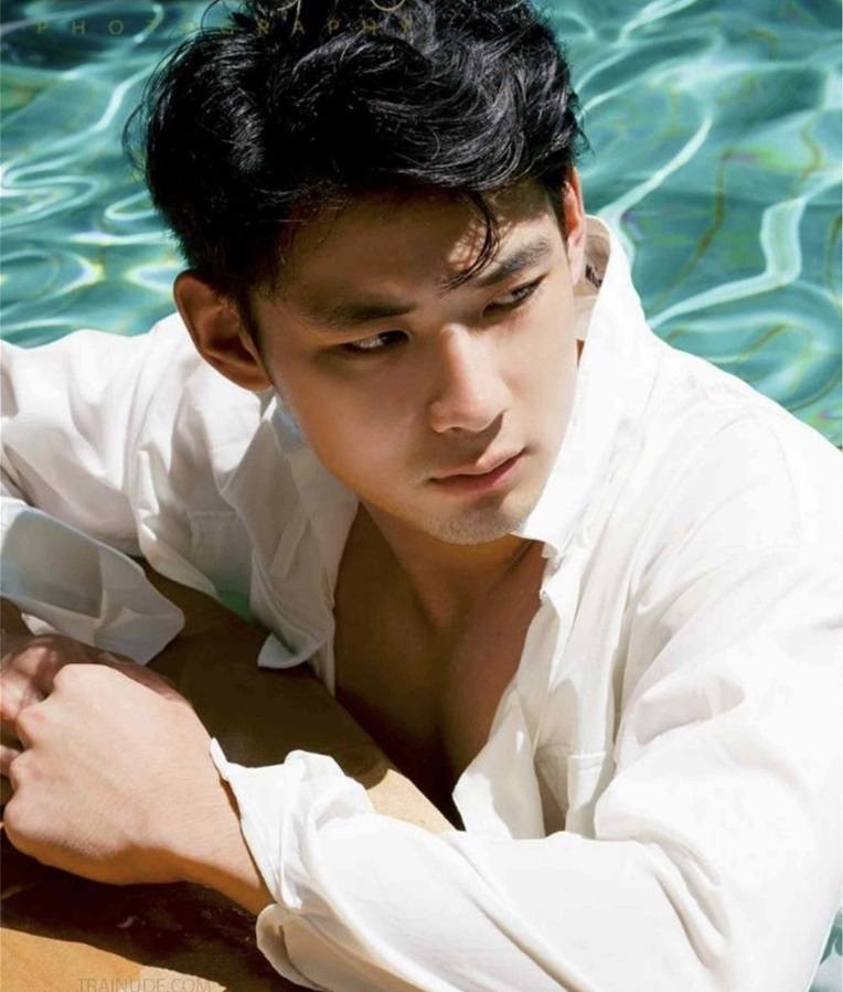 หนุ่มหล่อขึ้นปก 527.2