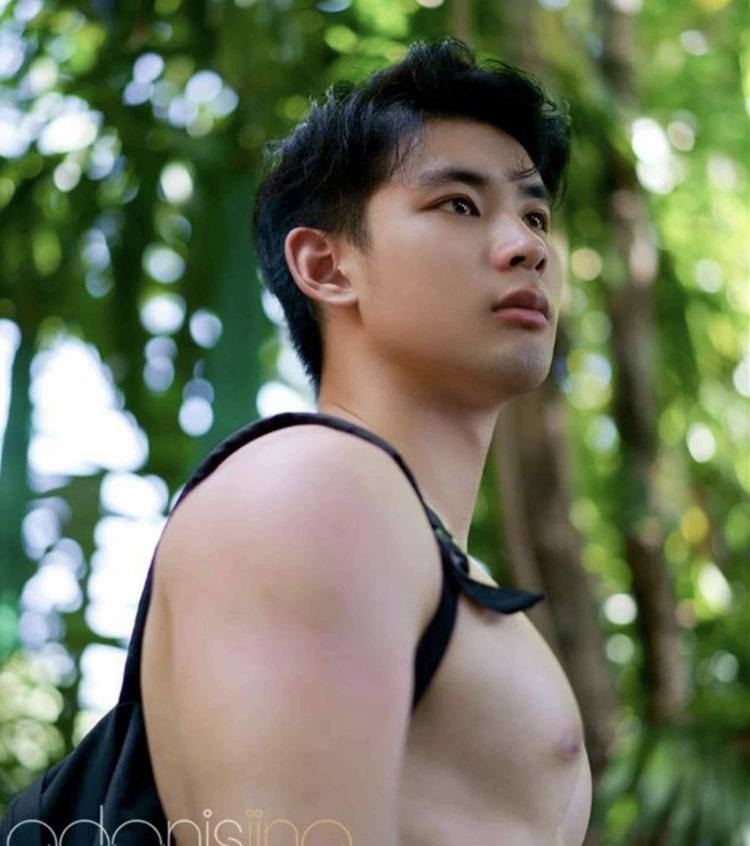 หนุ่มหล่อขึ้นปก 527.2