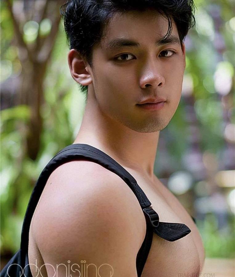 หนุ่มหล่อขึ้นปก 527.2