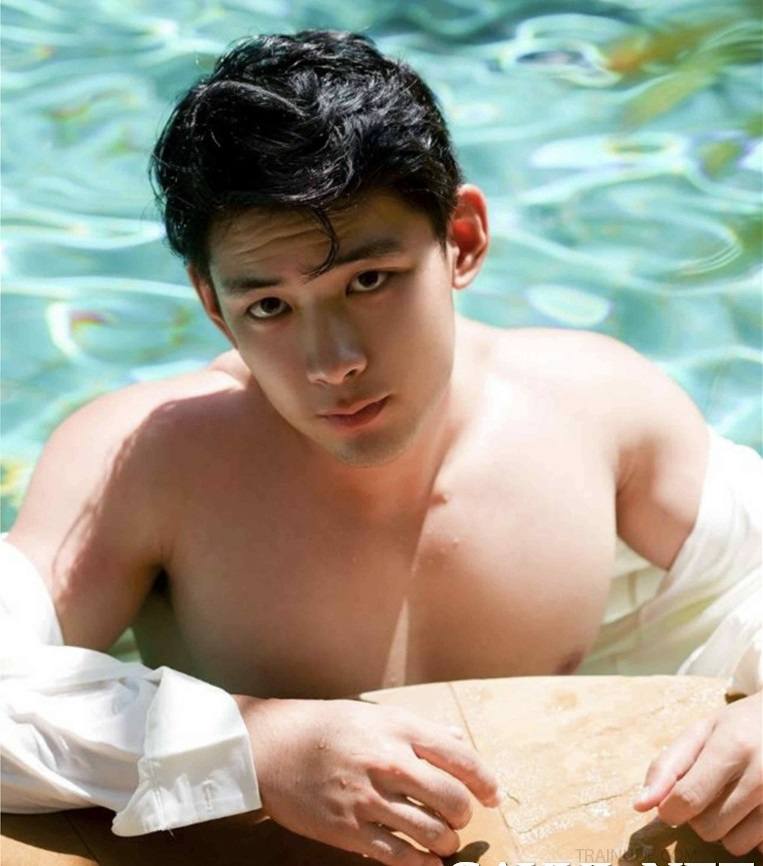 หนุ่มหล่อขึ้นปก 527.2