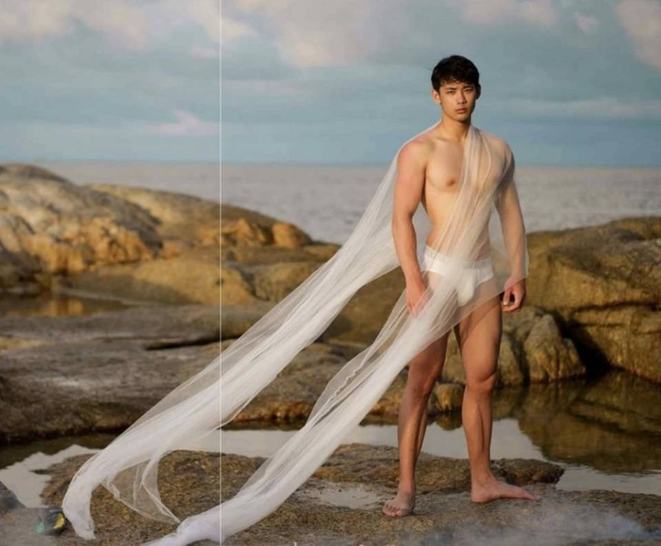หนุ่มหล่อขึ้นปก 527.2