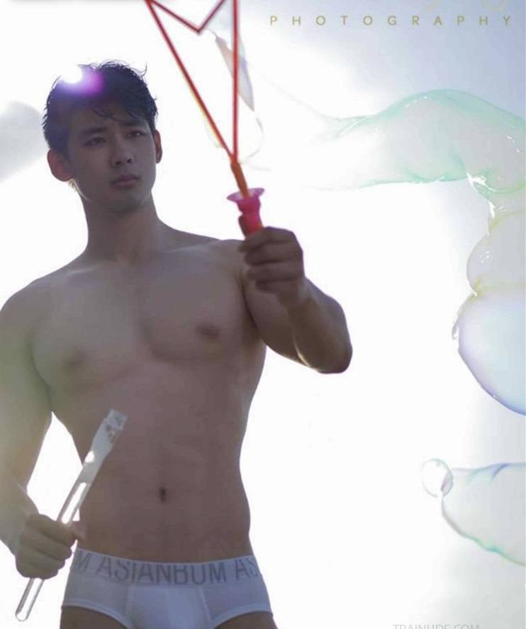 หนุ่มหล่อขึ้นปก 527.2