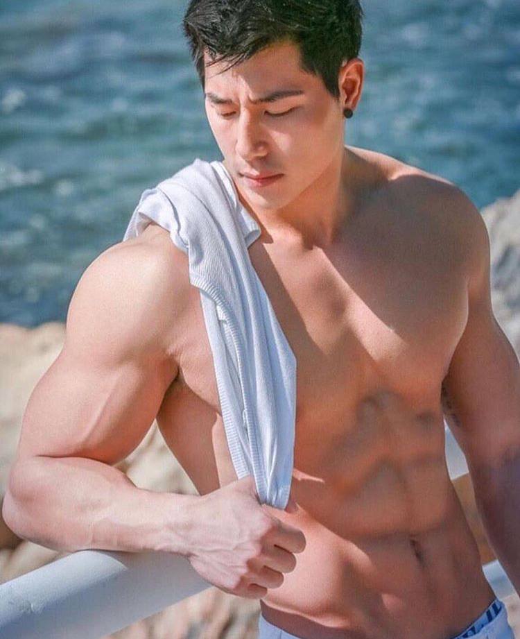 male body 214