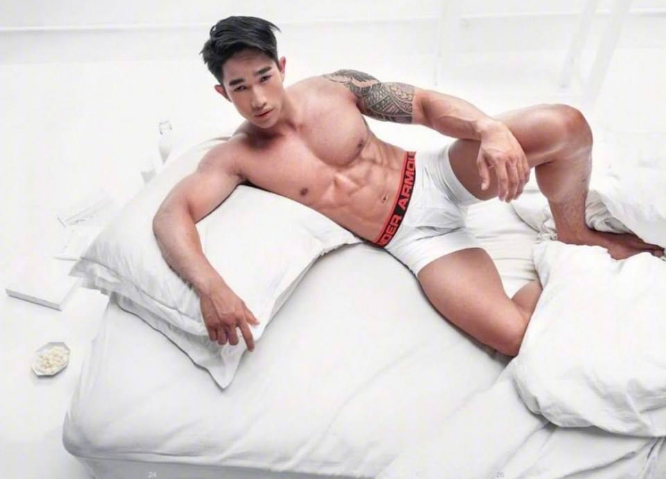 หนุ่มหล่อขึ้นปก 542