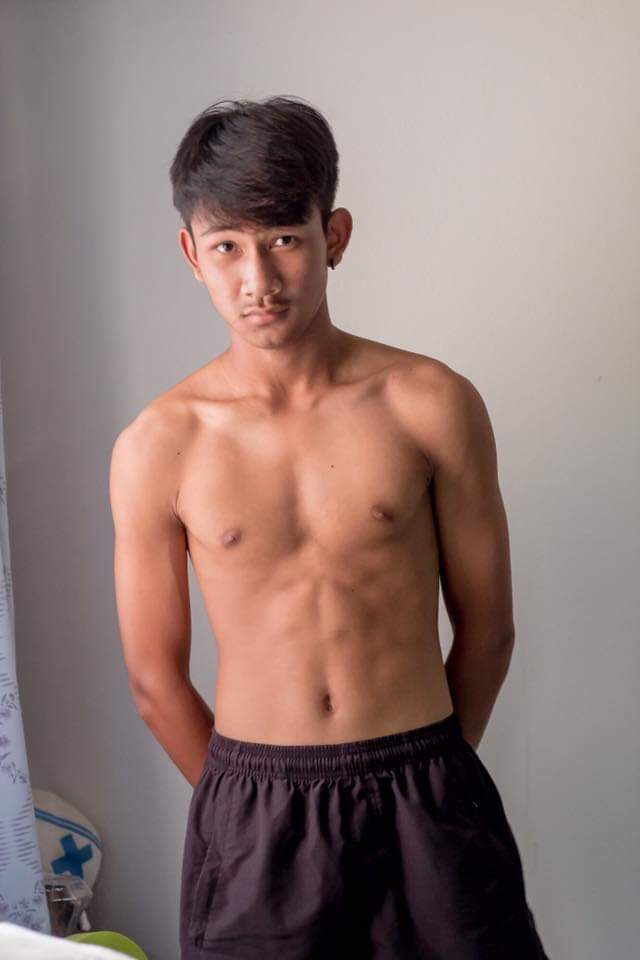 นักฟุตบอลโรงเรียนหุ่นดี