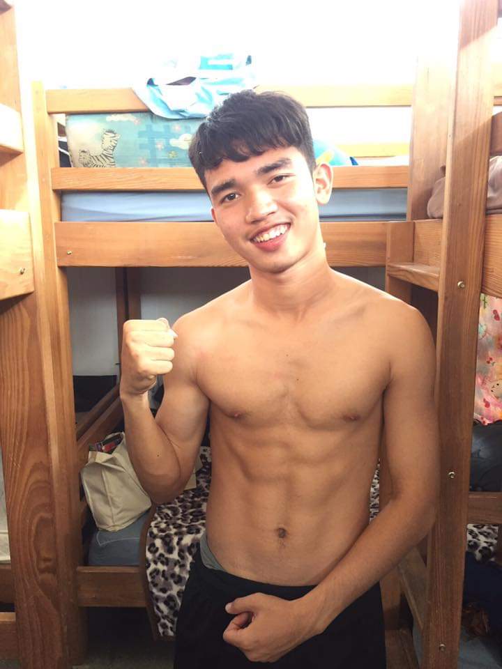 นักฟุตบอลโรงเรียนหุ่นดี