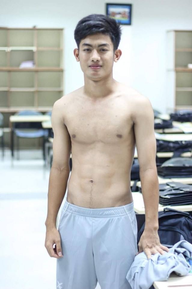 นักฟุตบอลโรงเรียนหุ่นดี
