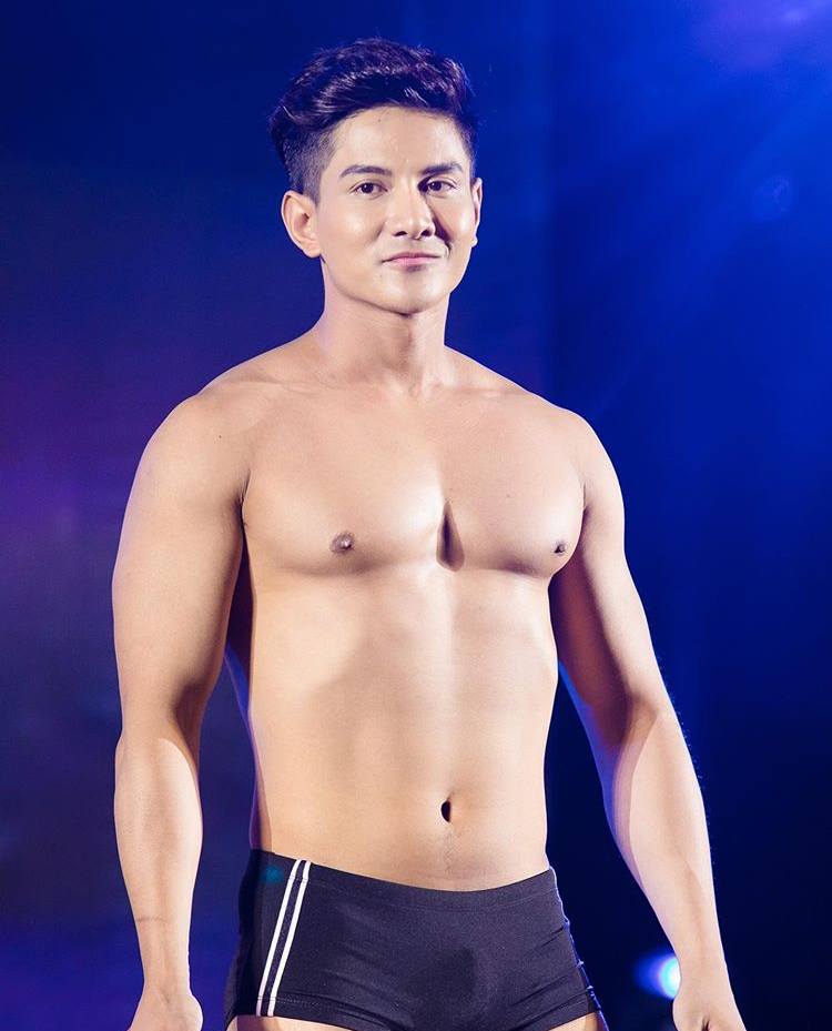 ถอดโชว์เรือนร่าง 2599