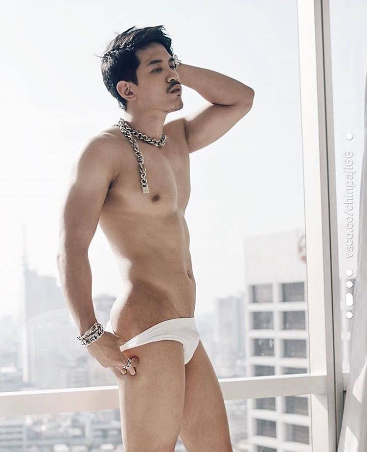 ถอดโชว์เรือนร่าง 2600