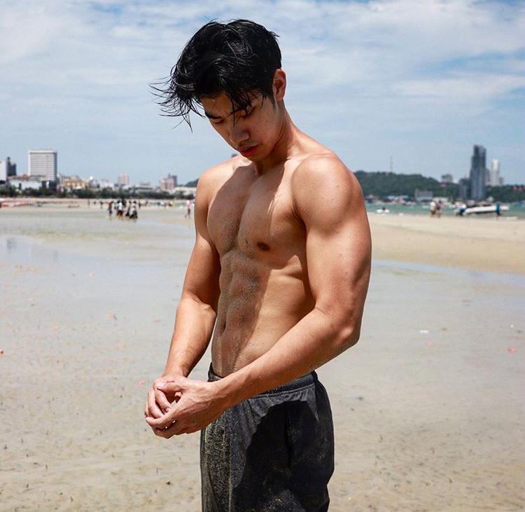ถอดโชว์เรือนร่าง 2600