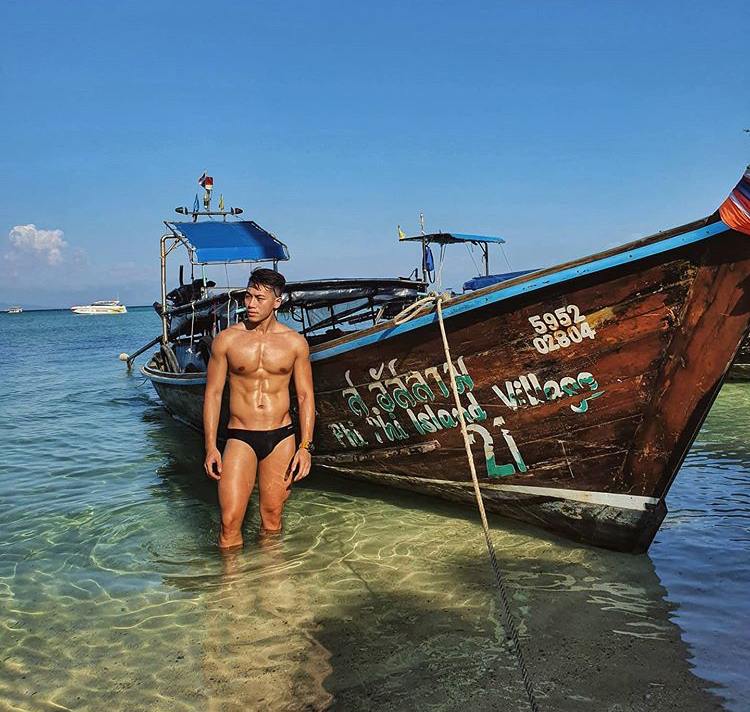 ถอดโชว์เรือนร่าง 2602