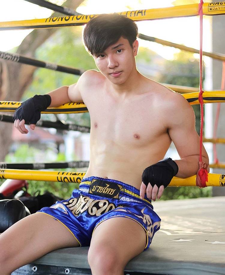 ถอดโชว์เรือนร่าง 2602