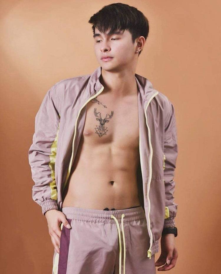 ถอดโชว์เรือนร่าง 2603
