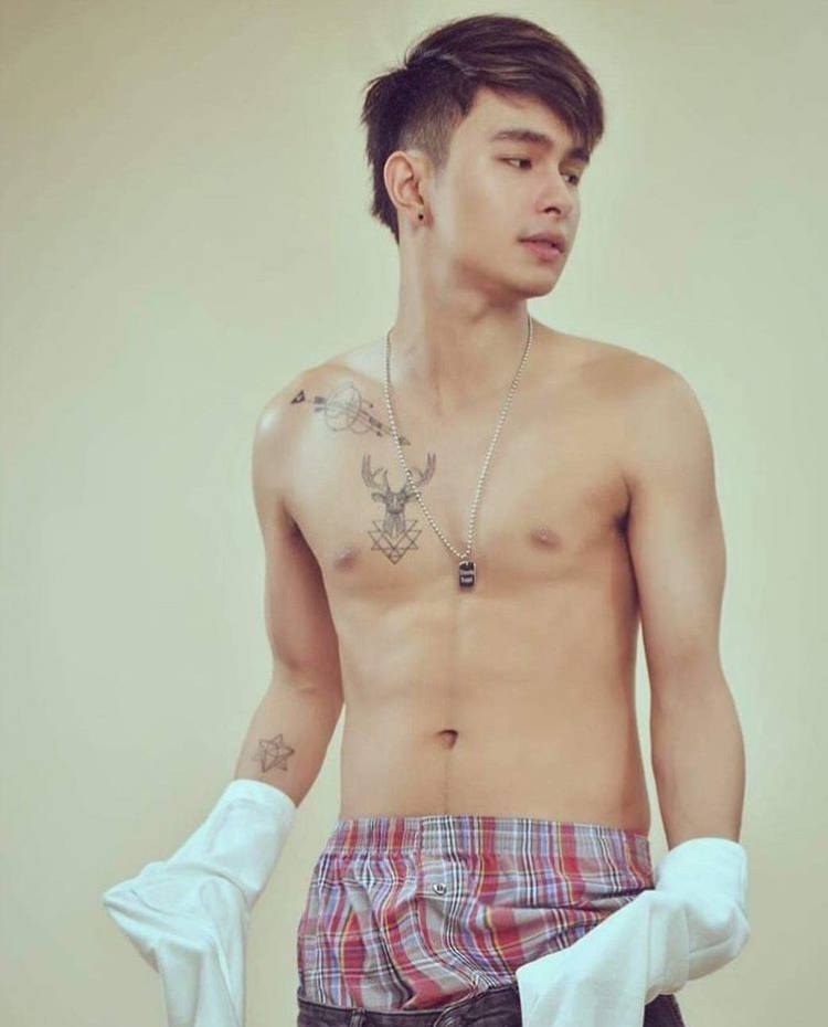 ถอดโชว์เรือนร่าง 2603