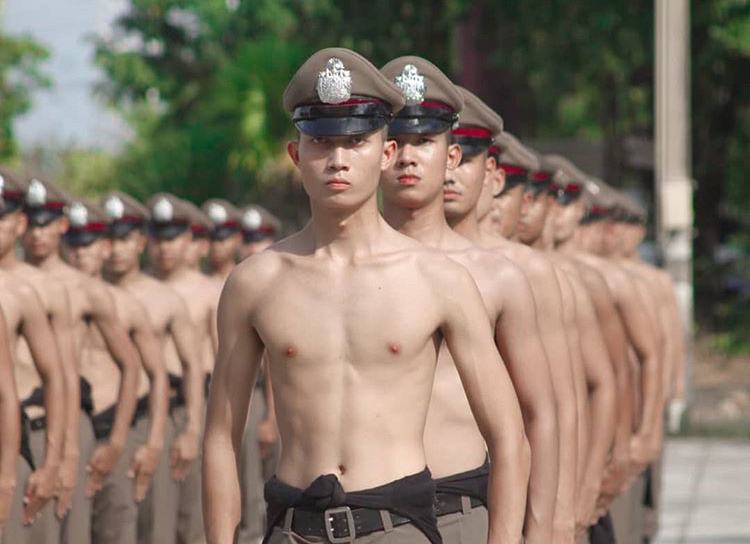ถอดโชว์เรือนร่าง 2606