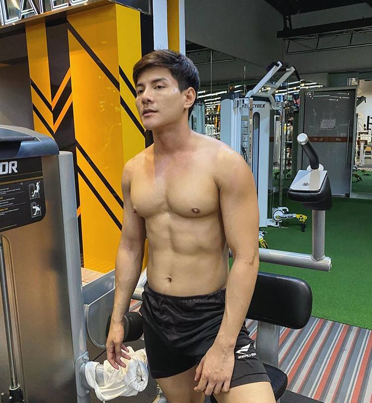 ถอดโชว์เรือนร่าง 2606
