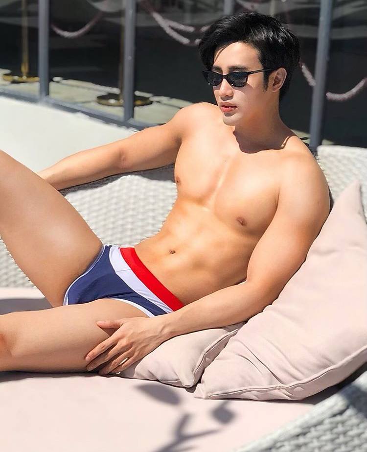 ถอดโชว์เรือนร่าง 2611