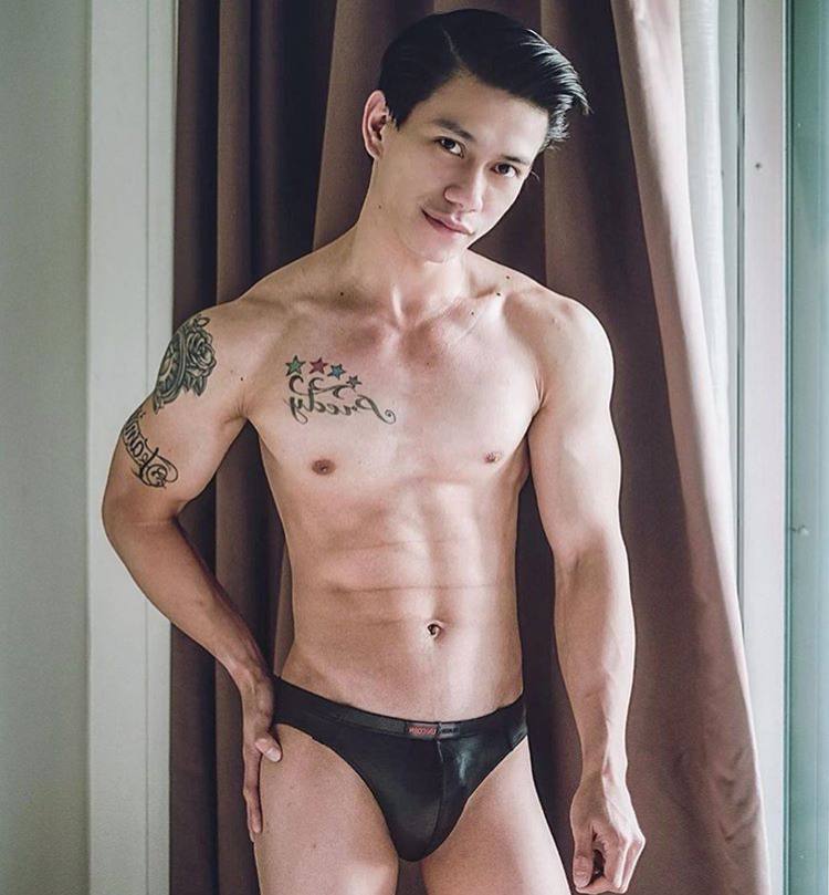 ถอดโชว์เรือนร่าง 2611