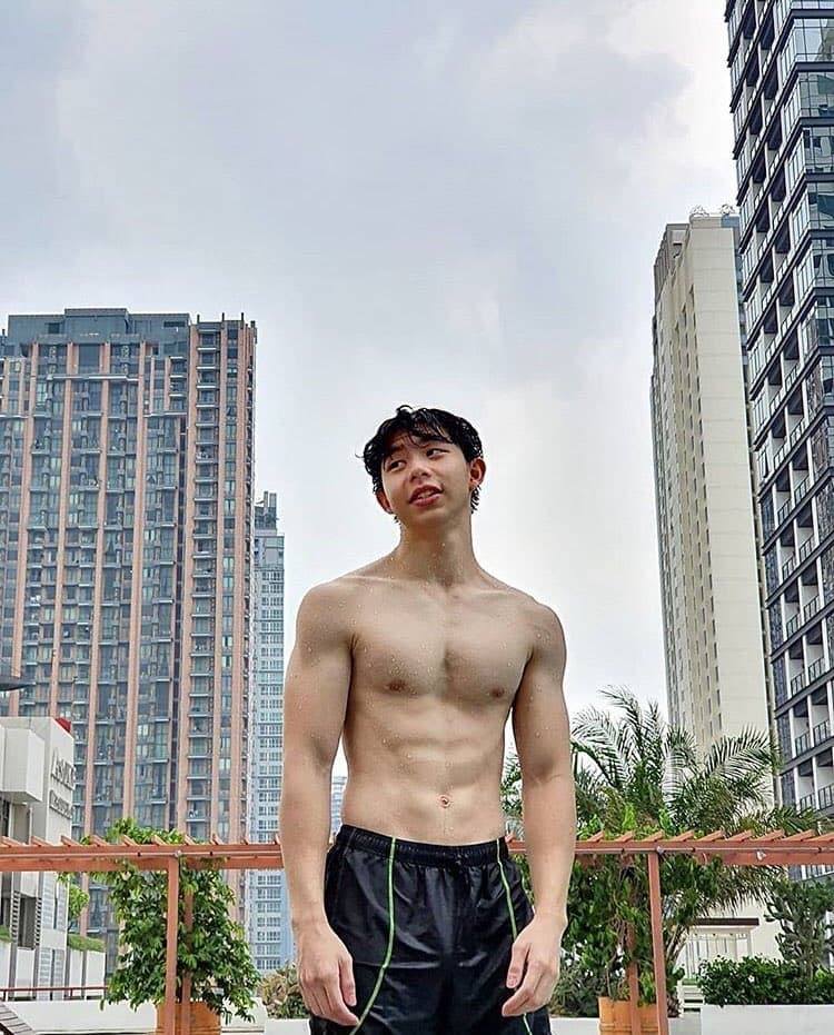 ถอดโชว์เรือนร่าง 2615