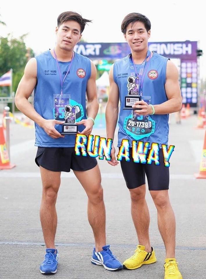 เปิดวาร์ป แฝดหนุ่มน้อย หุ่นแซ่บ @pongpunthetwin
