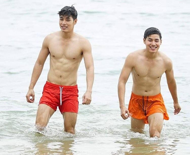 เปิดวาร์ป แฝดหนุ่มน้อย หุ่นแซ่บ @pongpunthetwin