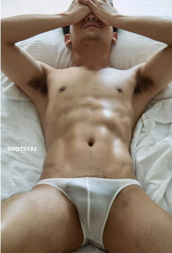 หนุ่มหล่อขึ้นปก 562
