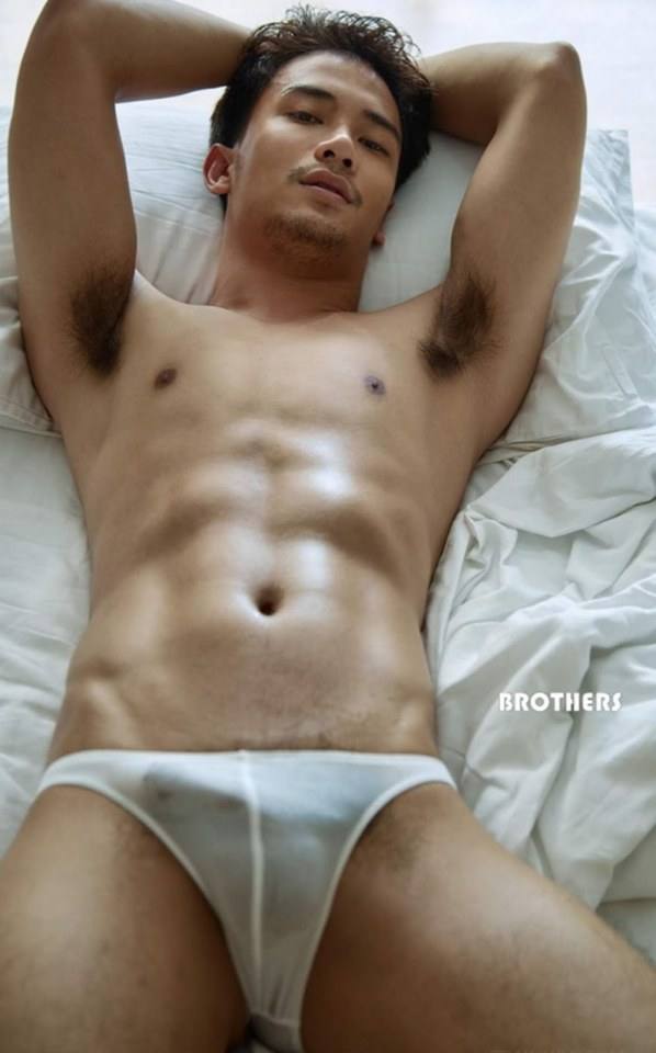หนุ่มหล่อขึ้นปก 562