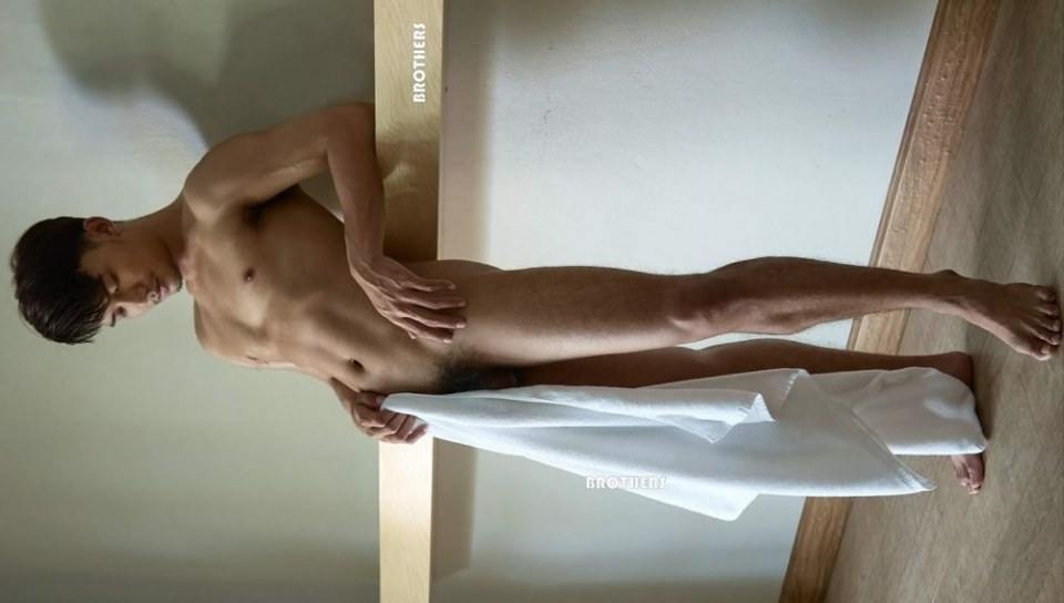 หนุ่มหล่อขึ้นปก 562