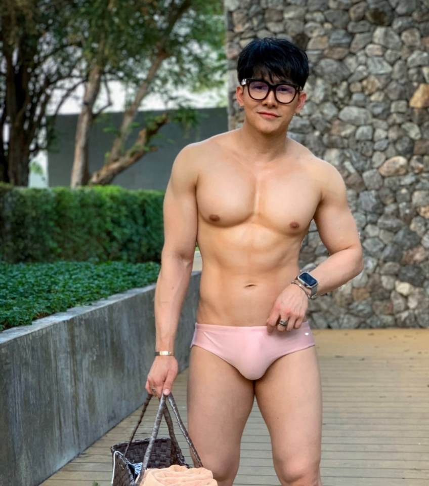 ถอดโชว์เรือนร่าง 2621