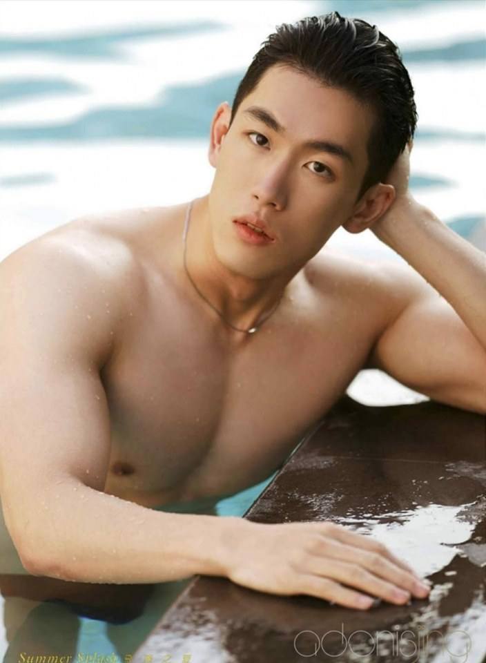 หนุ่มหล่อขึ้นปก 565