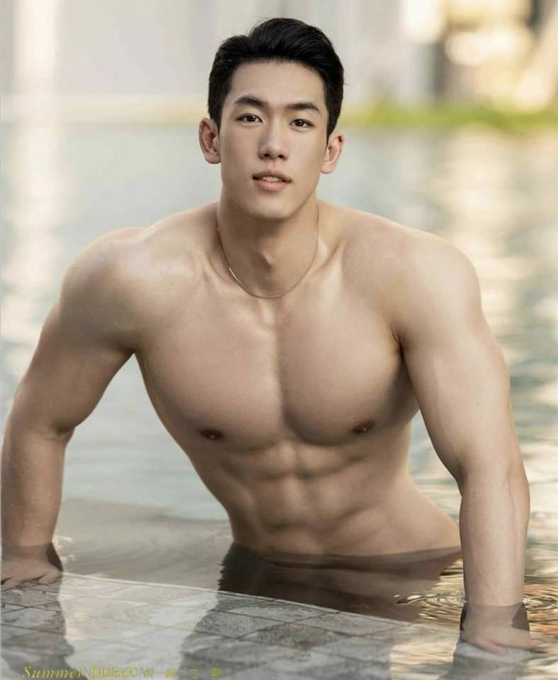 หนุ่มหล่อขึ้นปก 565