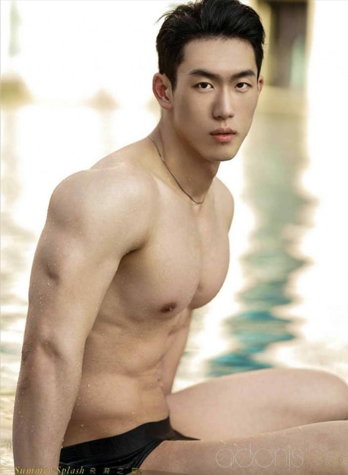 หนุ่มหล่อขึ้นปก 565