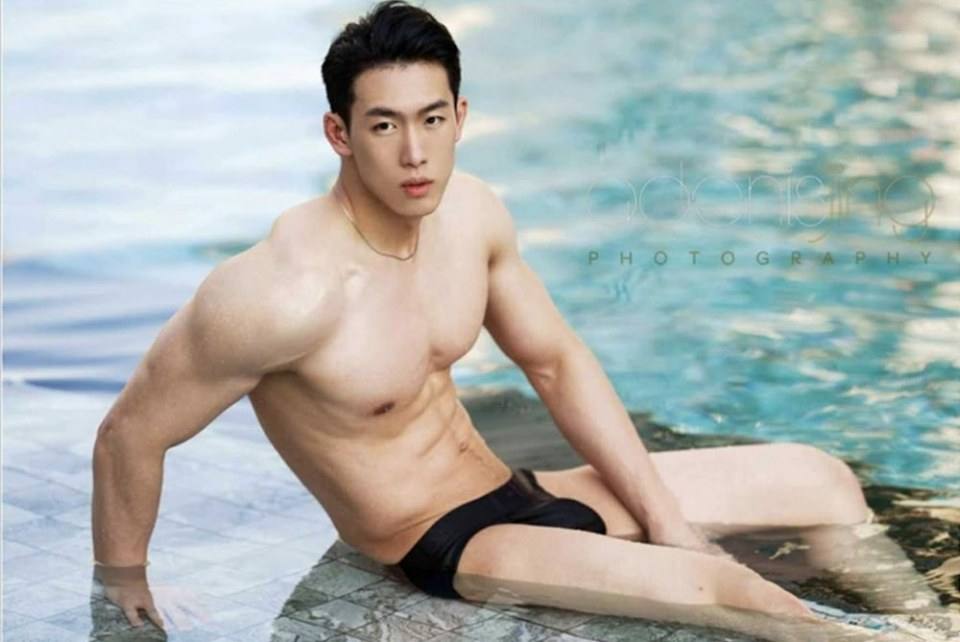 หนุ่มหล่อขึ้นปก 565
