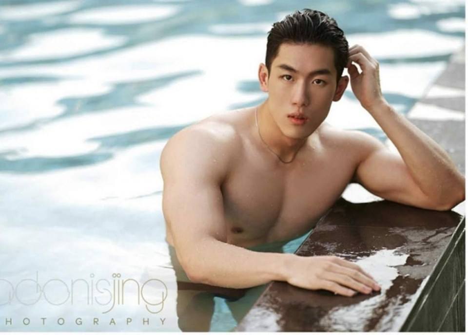 หนุ่มหล่อขึ้นปก 565
