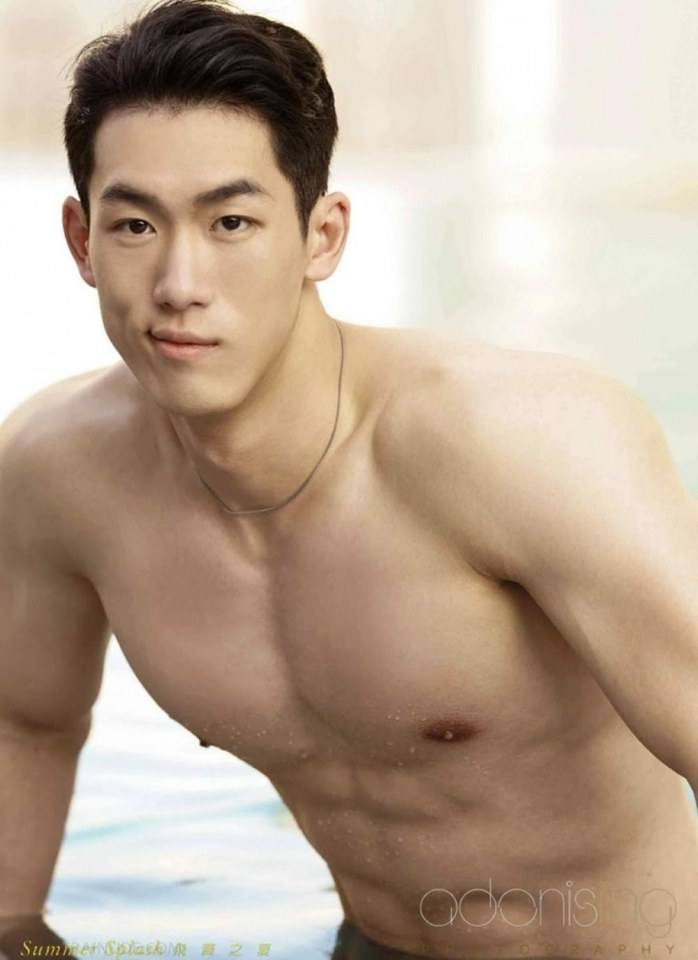หนุ่มหล่อขึ้นปก 565