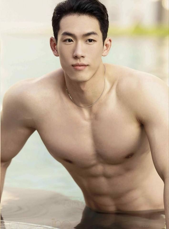 หนุ่มหล่อขึ้นปก 565